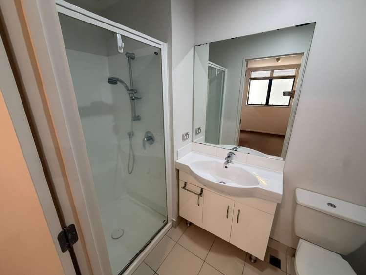 Queen's Lodge 176 Broadway Newmarket_11