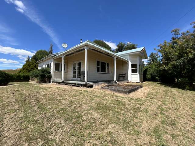 Peaceful and Secluded in Tahora - Two Dwellings