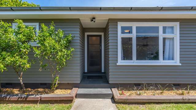 Charming Bungalow - Great First Home & Investment!