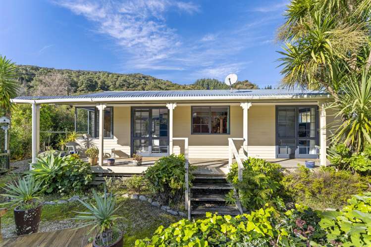 1695 Queen Charlotte Drive Linkwater_13