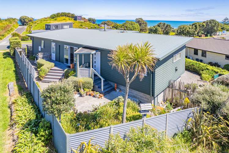 22 Longbeach Drive_3