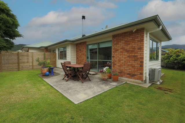 8 Woodland Grove Wainuiomata_3