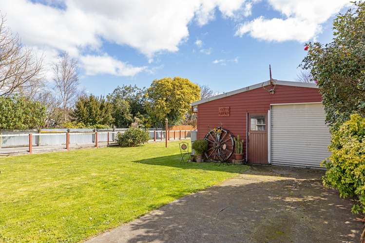 186 High Street South Carterton_18