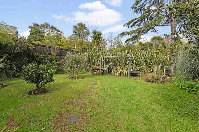 2/2 Earl Road Titirangi_1