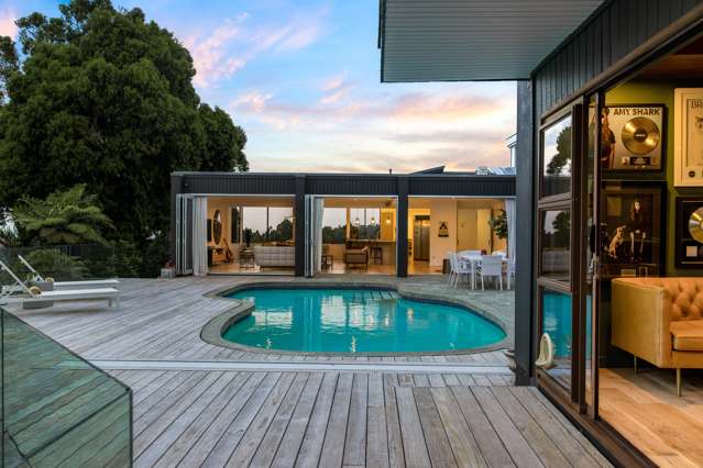 70 Scenic Drive Titirangi_1