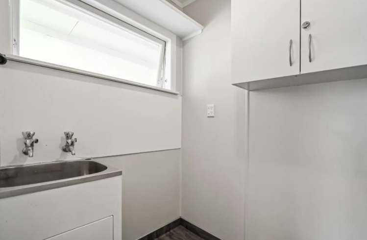 52 Folkestone Drive 10480_10