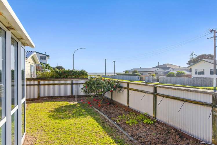 5 Karaka Street Otaki Beach_10