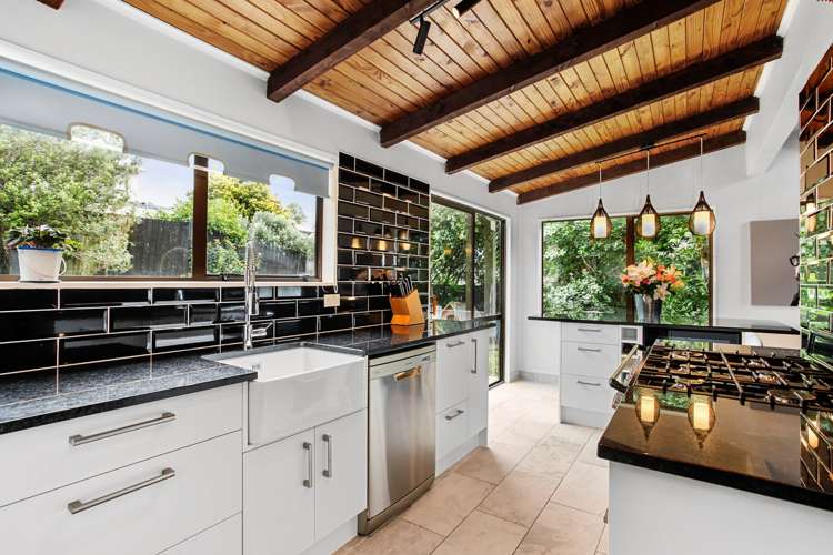 2 Raelene Place Massey_1