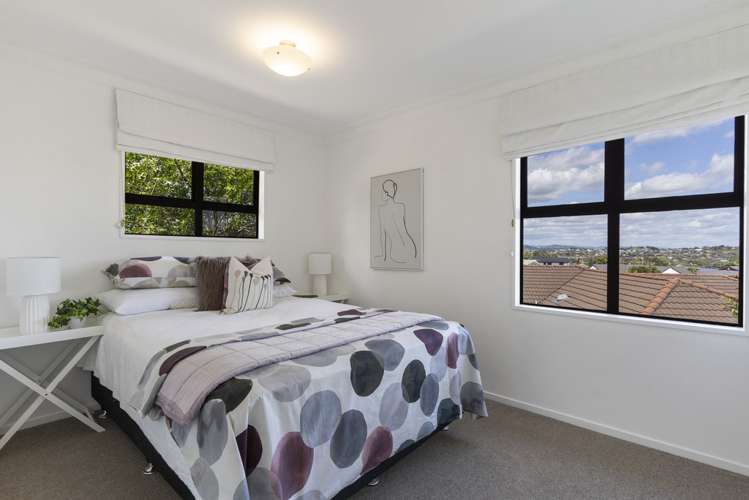 27 Lexington Drive Botany Downs_15