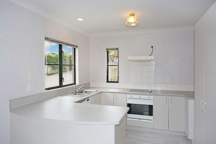 2/7 Ribbonwood Crescent Goodwood Heights_6
