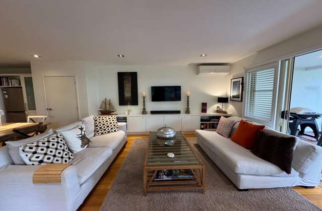 10/25 The Strand Onetangi_3