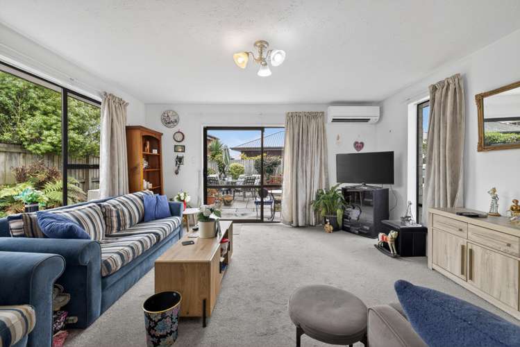 2/63 Waratah Street_2