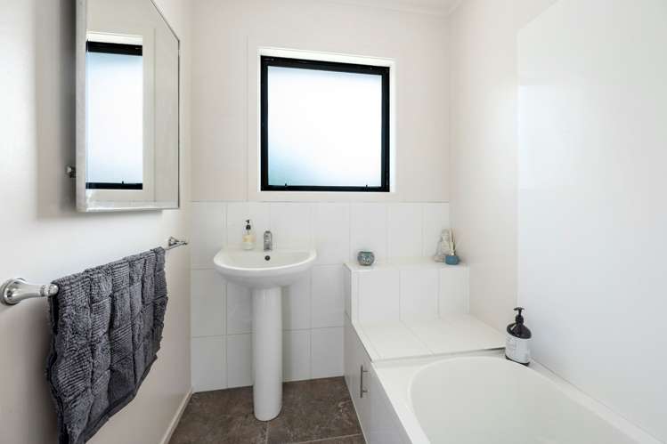 113 Clayton Road Mangakakahi_13