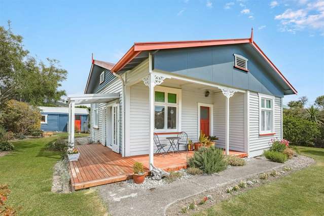 Charming Hector Cottage on a Corner Section