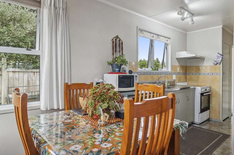 7 Adam Place Mangakakahi_8