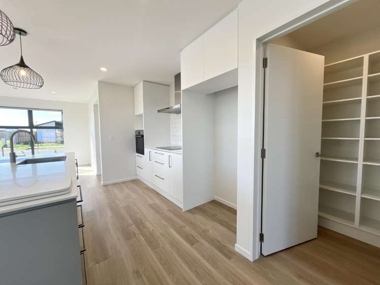 76 Accadia Drive 11103_3