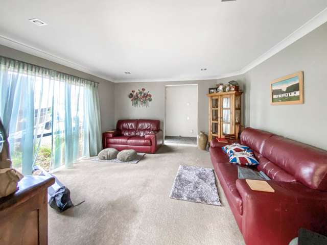 11 Girvan Terrace Wattle Downs_1