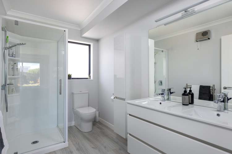 4 Hurricane Way Burleigh_13