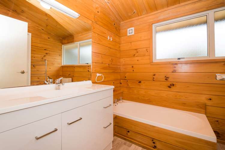 7 Scarlock Avenue Browns Bay_8