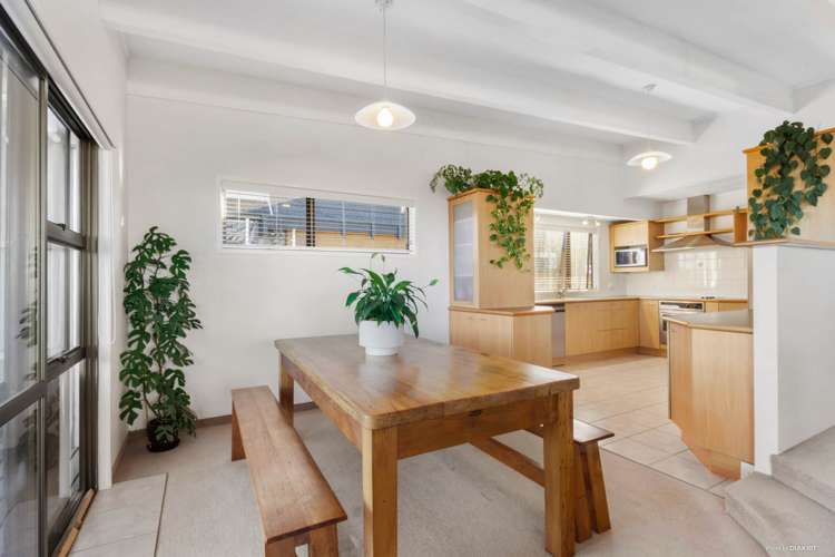 219 Royal Road Massey_8