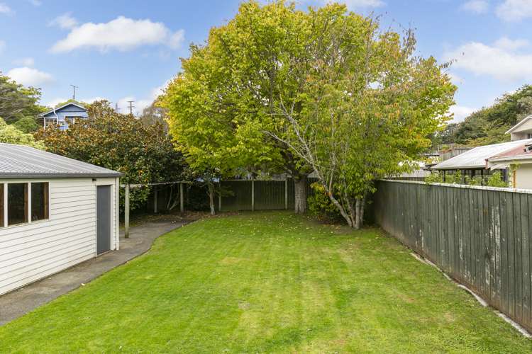 29 Collins Avenue Tawa_17