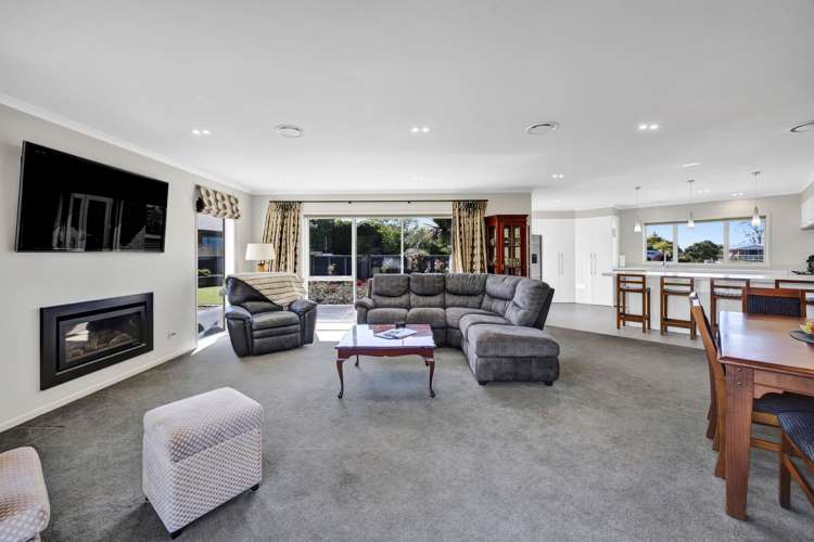 1 Elizabeth Grove Stratford_12