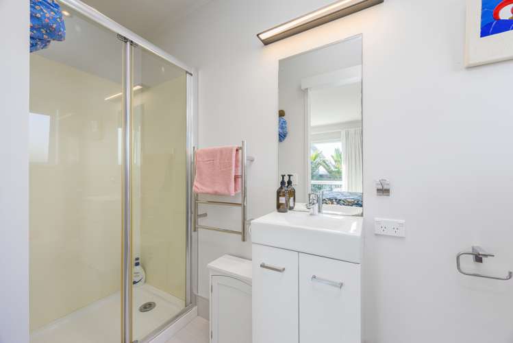 2/984 Whangaparaoa Road Manly_19