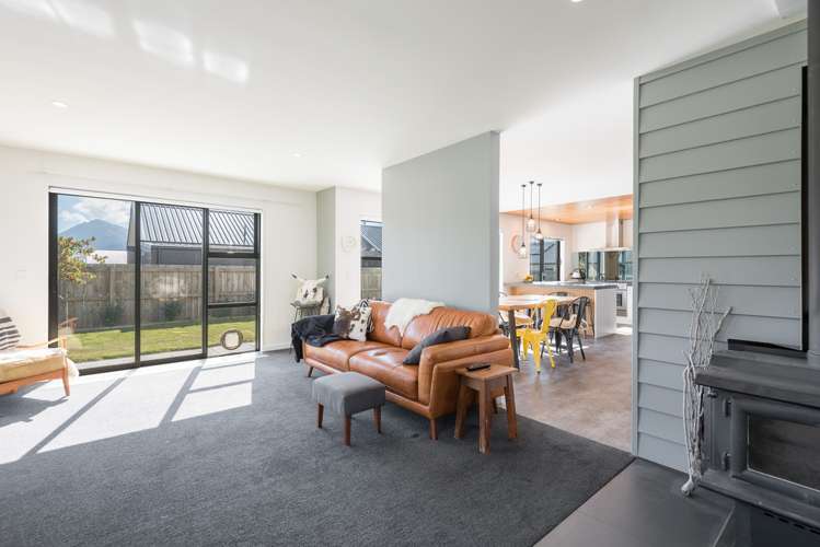 17 Snowberry Street Albert Town_9