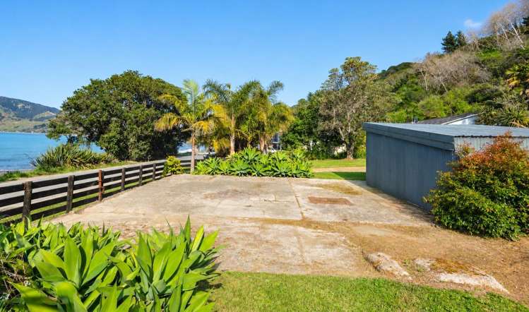165 Beach Road Tokomaru Bay_24