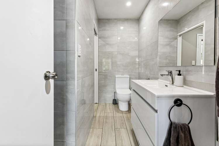 2/2 Forsythe Place Massey_8