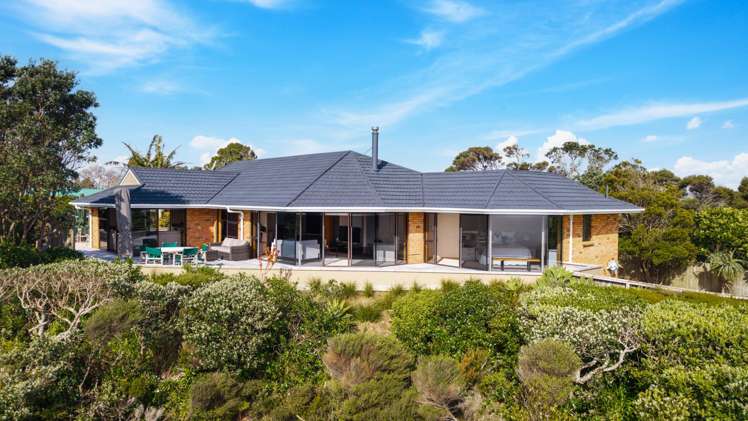 175 Oaia Road Muriwai Beach_12