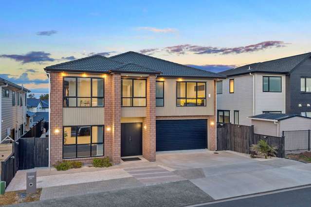 5 + 3 Bedroom  Spacious Family Living!