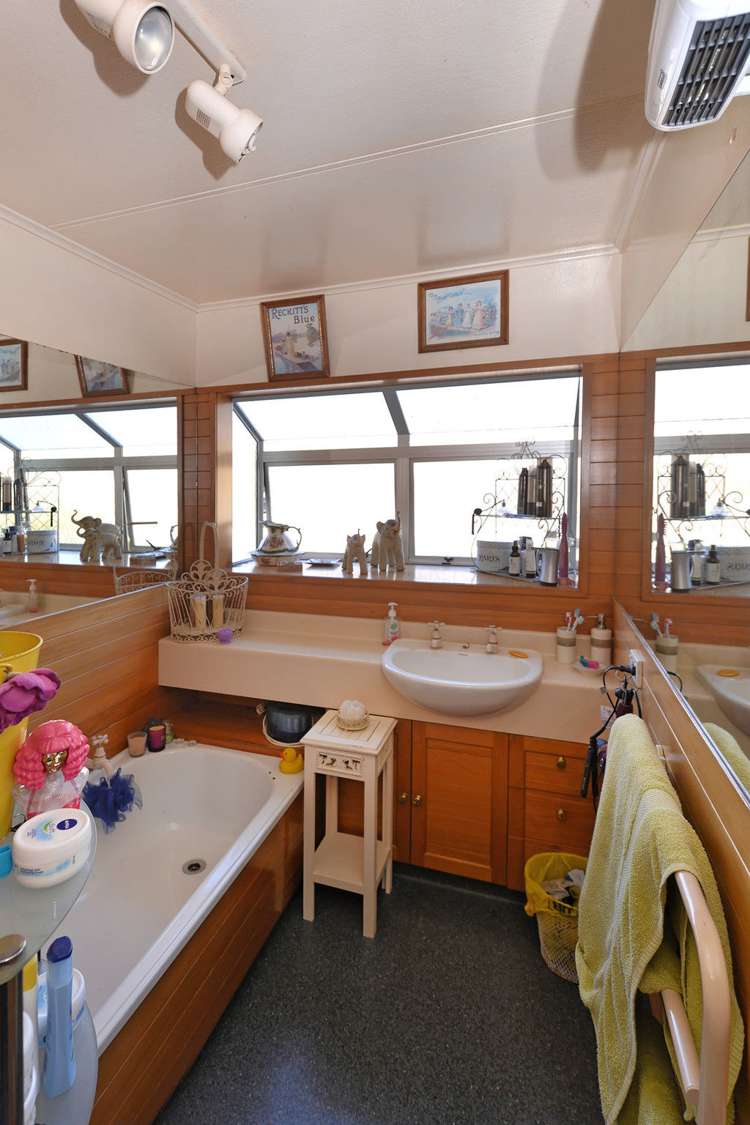 9 Farnham Drive Richmond_12