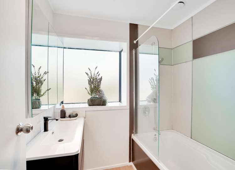 2 Albert Street Hamilton East_11