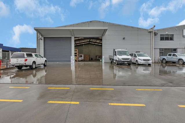 640sqm Warehouse with Rewa Rewa Road Visibility
