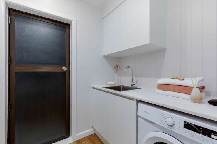 19 Highland Avenue Titirangi_21