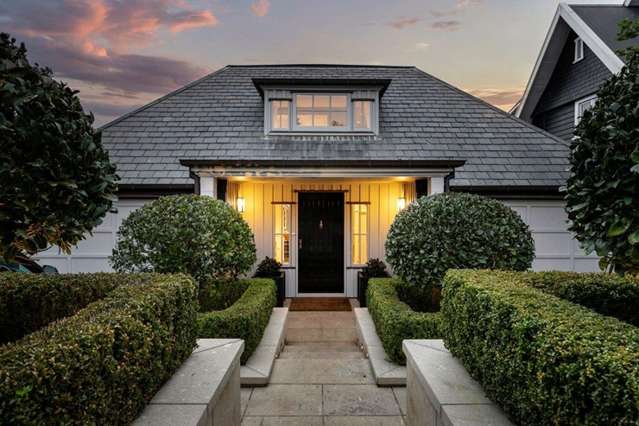 Calls of disappointment come thick and fast after Aussie ad supremo’s Auckland house finally sells