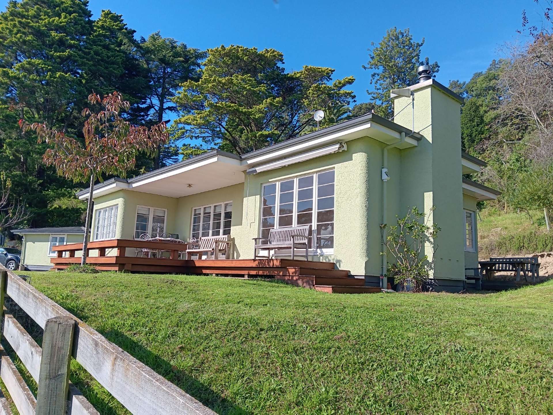 909A Middle Road 10484_0