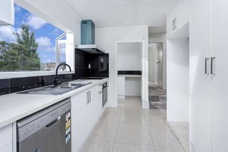 35 Triangle Road Massey_14