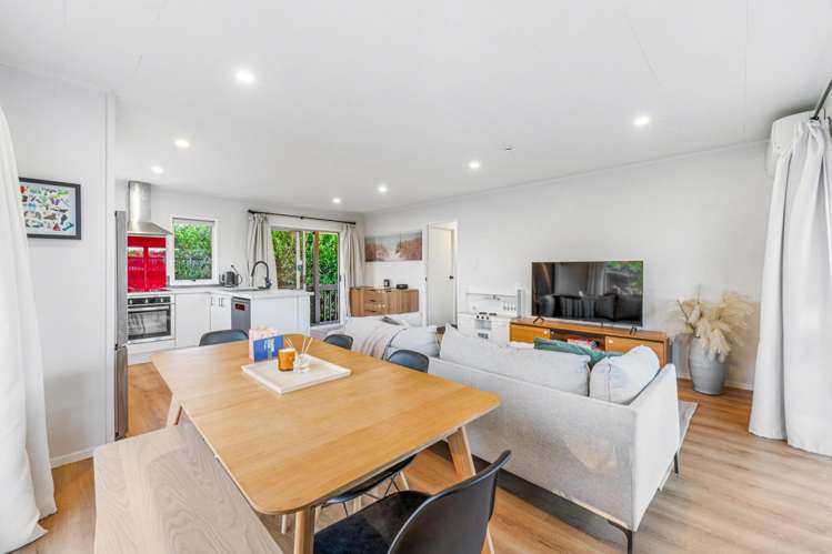 92b Beach Road Te Atatu Peninsula_10