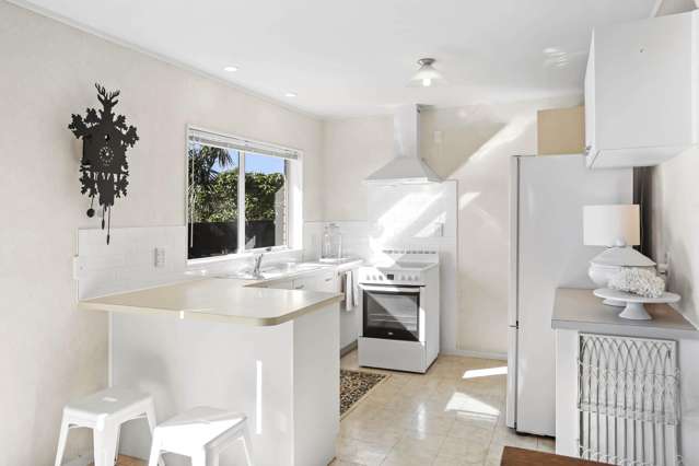 6a Somerton Rise Henderson Heights_2