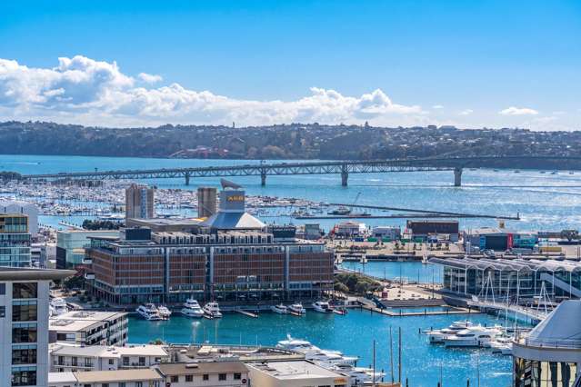 Pinnacle Luxury & Water Views
