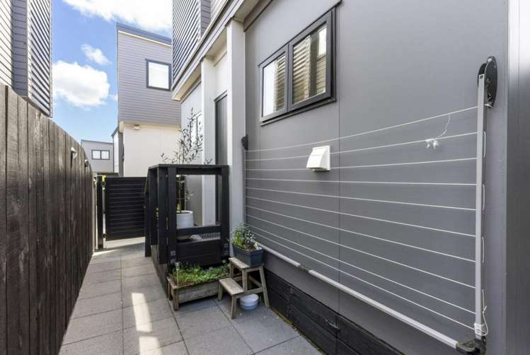 8A Edgar Pearce Place 10679_18
