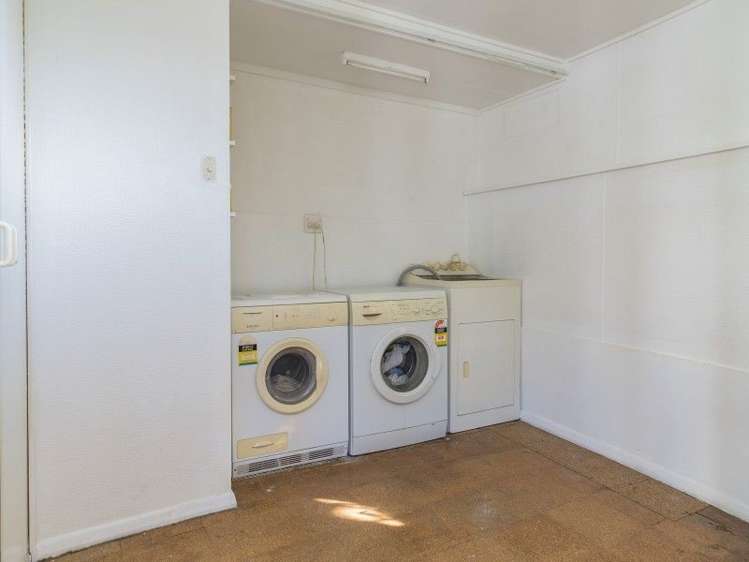 23 Jenner Road Toi Toi_14