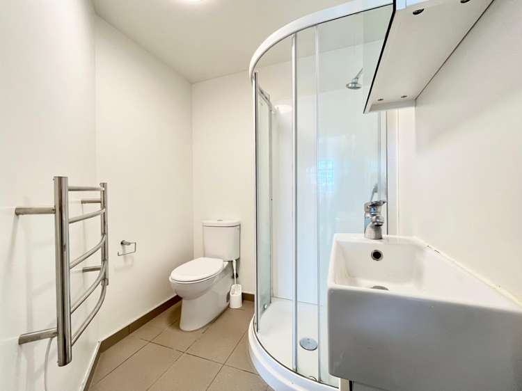 3B/163 Thorndon Quay Thorndon_9