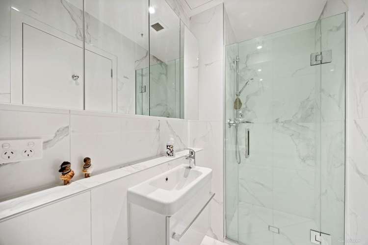 1406/47 Beach Road City Centre_15