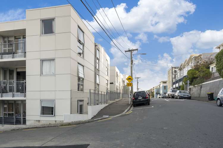 1a/27 Hanson Street Mount Cook_10