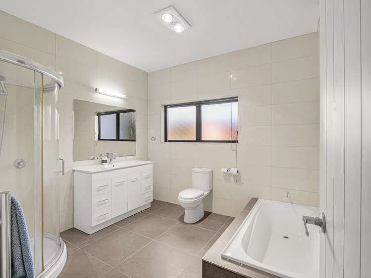 23 Lithgow Drive Otamatea_17