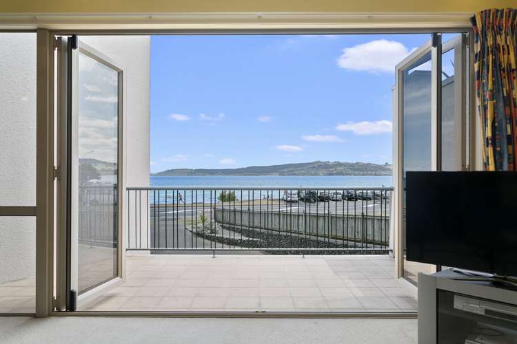 2/144 Lake Terrace Taupo_4