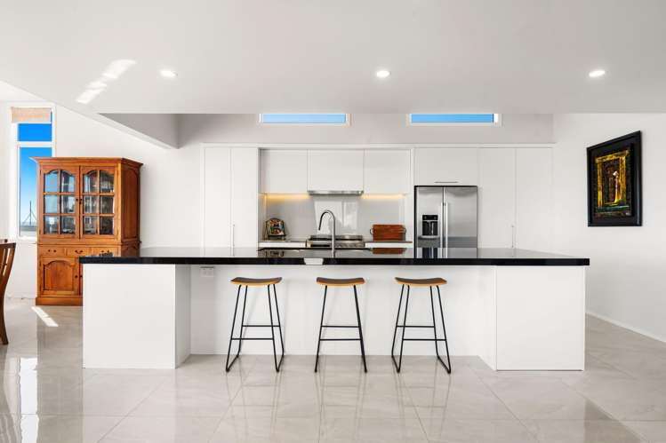 2/203 Marine Parade Mt Maunganui_8